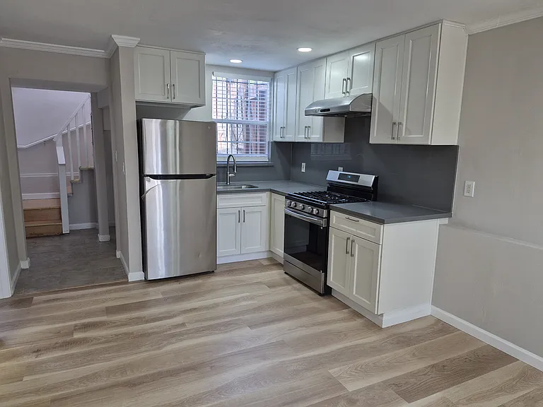 2033 E 20th St — Photo 2