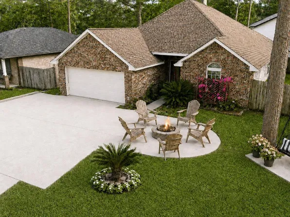 411 Shawnee Dr, Montgomery, TX 77316