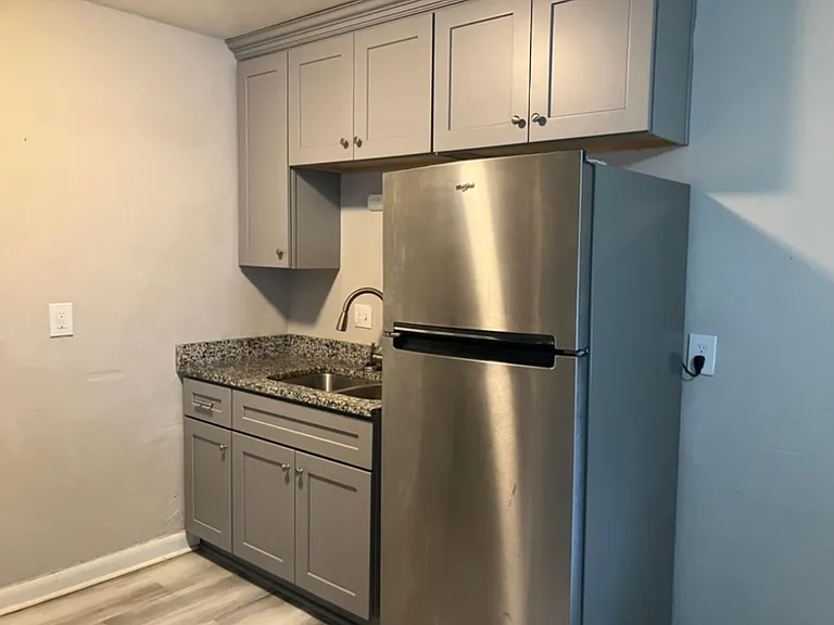635 W 26th St — Photo 16