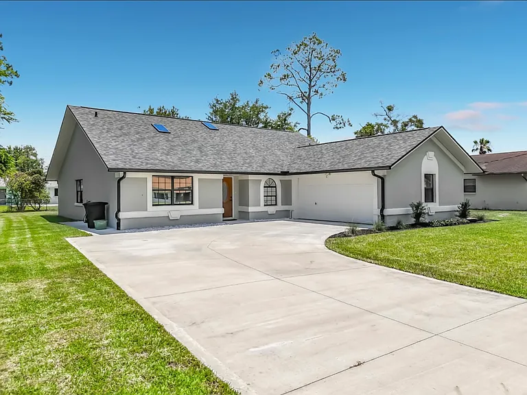 24 Filbert Ln — Photo 2
