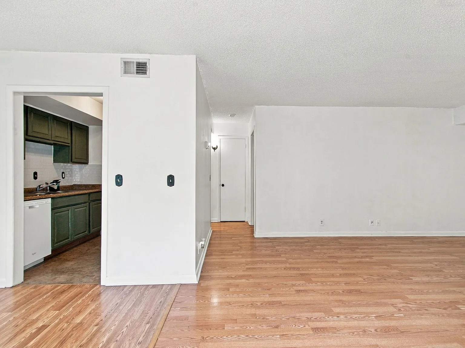 1 bed, 730 sqft, $1,425 — Photo 3