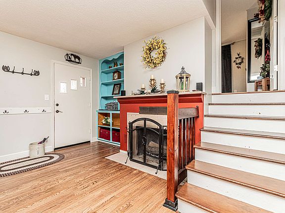 4th image of 207 W Vine St