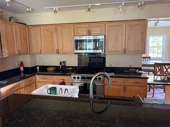 2nd image of 505 Bay Rd #1