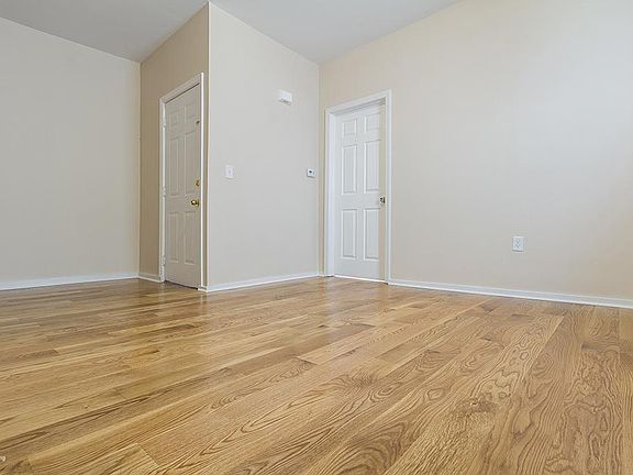 5th image of 294 Duncan Ave #1