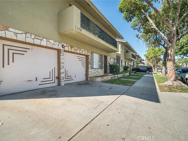 2309 Cedar Ave — Photo 23