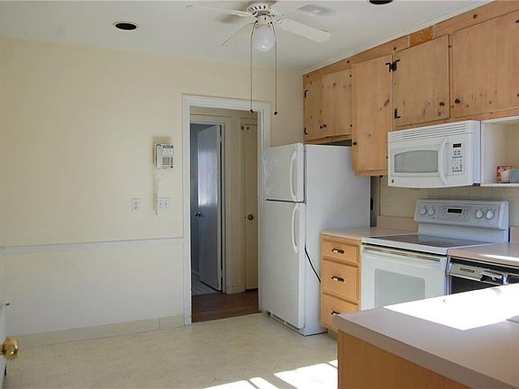 5th image of 4 Maplewood Dr