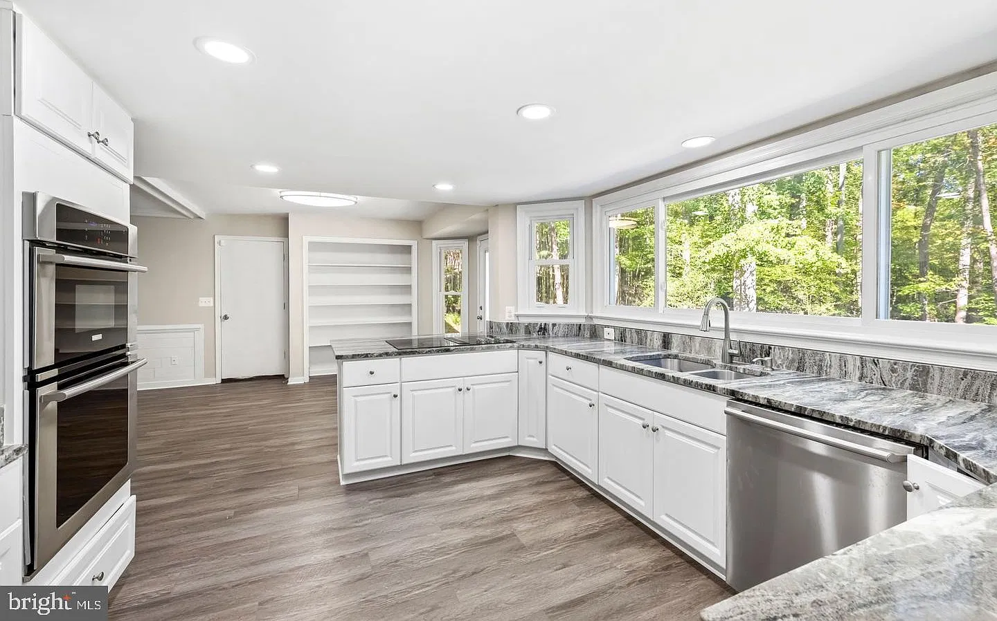 4 bed, 2.5 bath, 2332 sqft, $3,800 — Photo 3