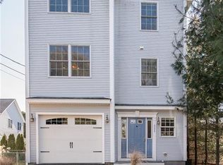 111 Lake Rd, Narragansett, RI 02882