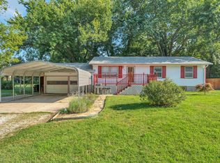 623 W 1st St, Holton, KS 66436