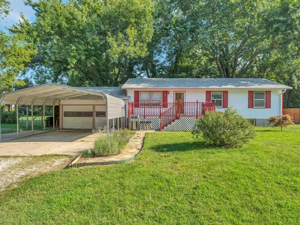 623 W 1st St, Holton, KS 66436