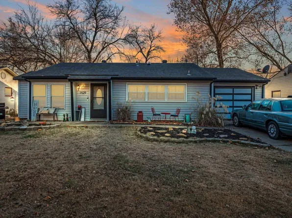 1529 SW 23rd St, Topeka, KS 66611