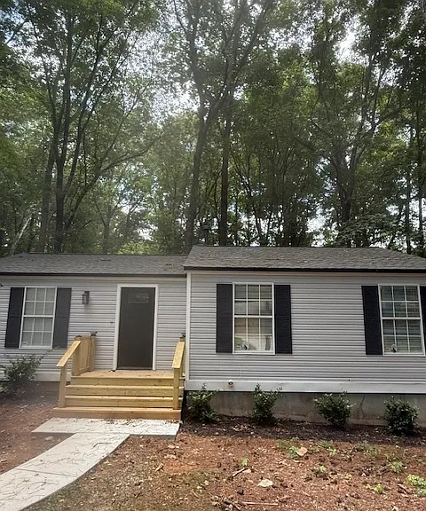 104 N Meade Dr — Photo 1