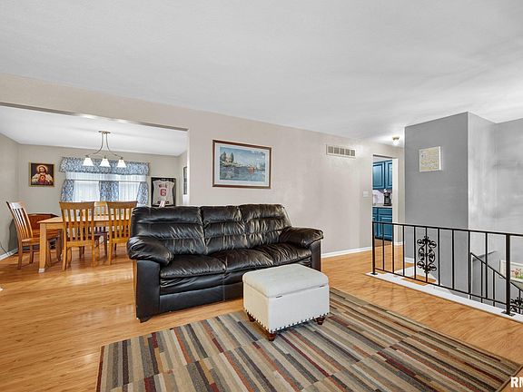 4th image of 7507 N Parliament Pl