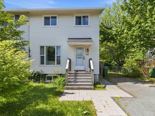 32 Lynnville Dr, Lower Sackville, NS B4C 2H8