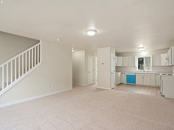 3rd image of 2518 SE 130th Ave