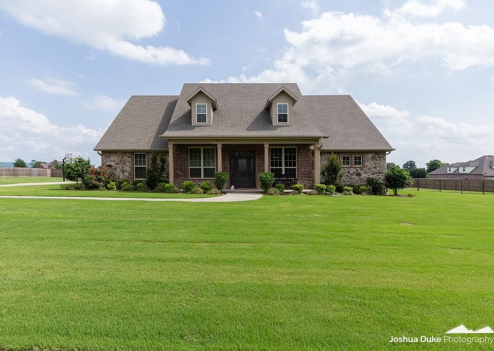 1st image of 453 W Goldfinch Dr