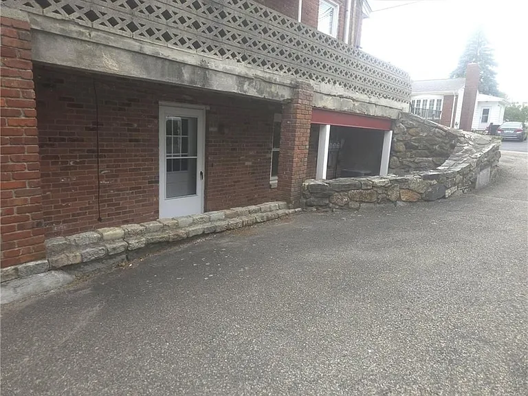 122 Jane St #B — Photo 7
