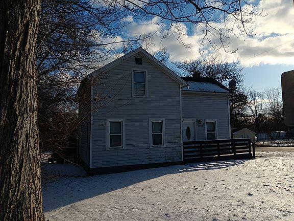 3rd image of 1002 E Oliver St