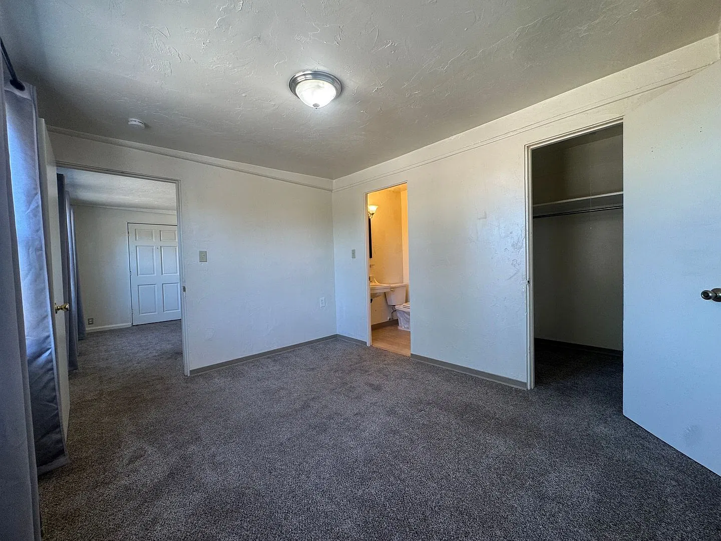 Williams ST Complex — Photo 4