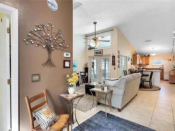2nd image of 1271 Pin Oak Dr