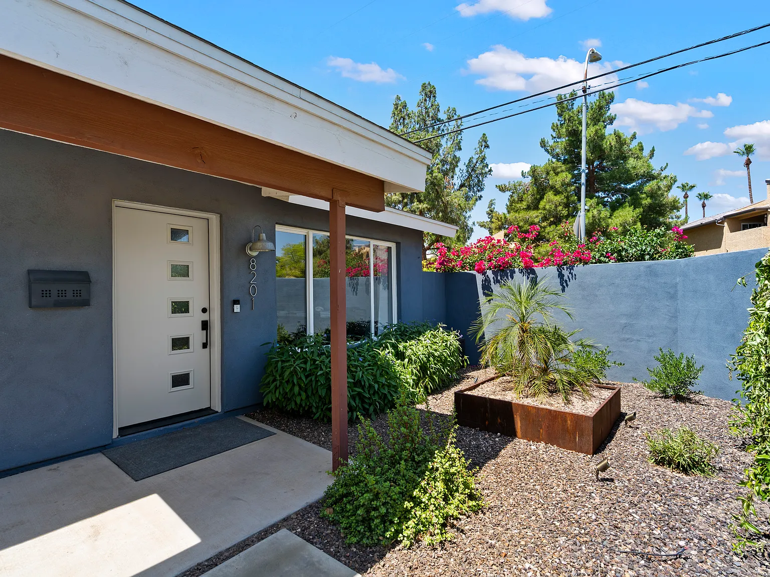 8201 E Sells Dr — Photo 3