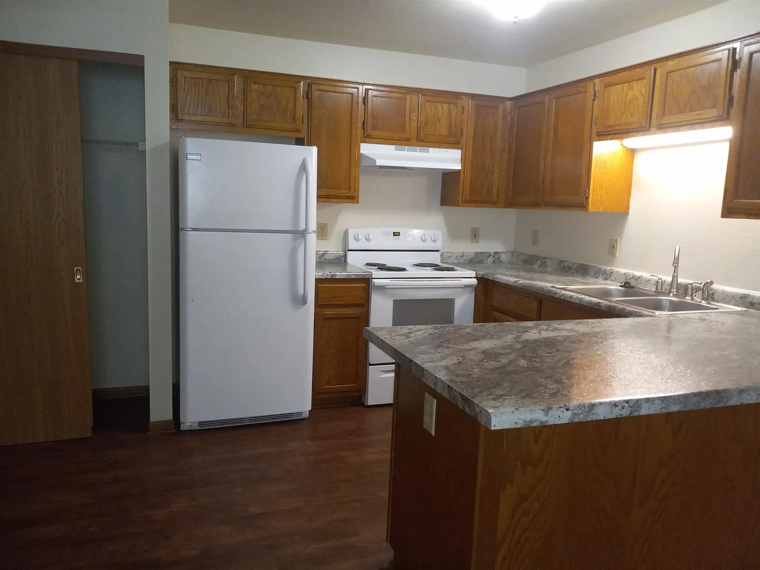 Adam's Court Apartments — Photo 4