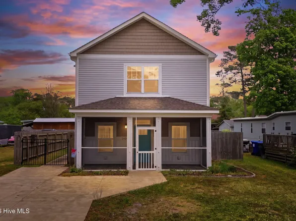 218 NE 76th Street, Oak Island, NC 28465