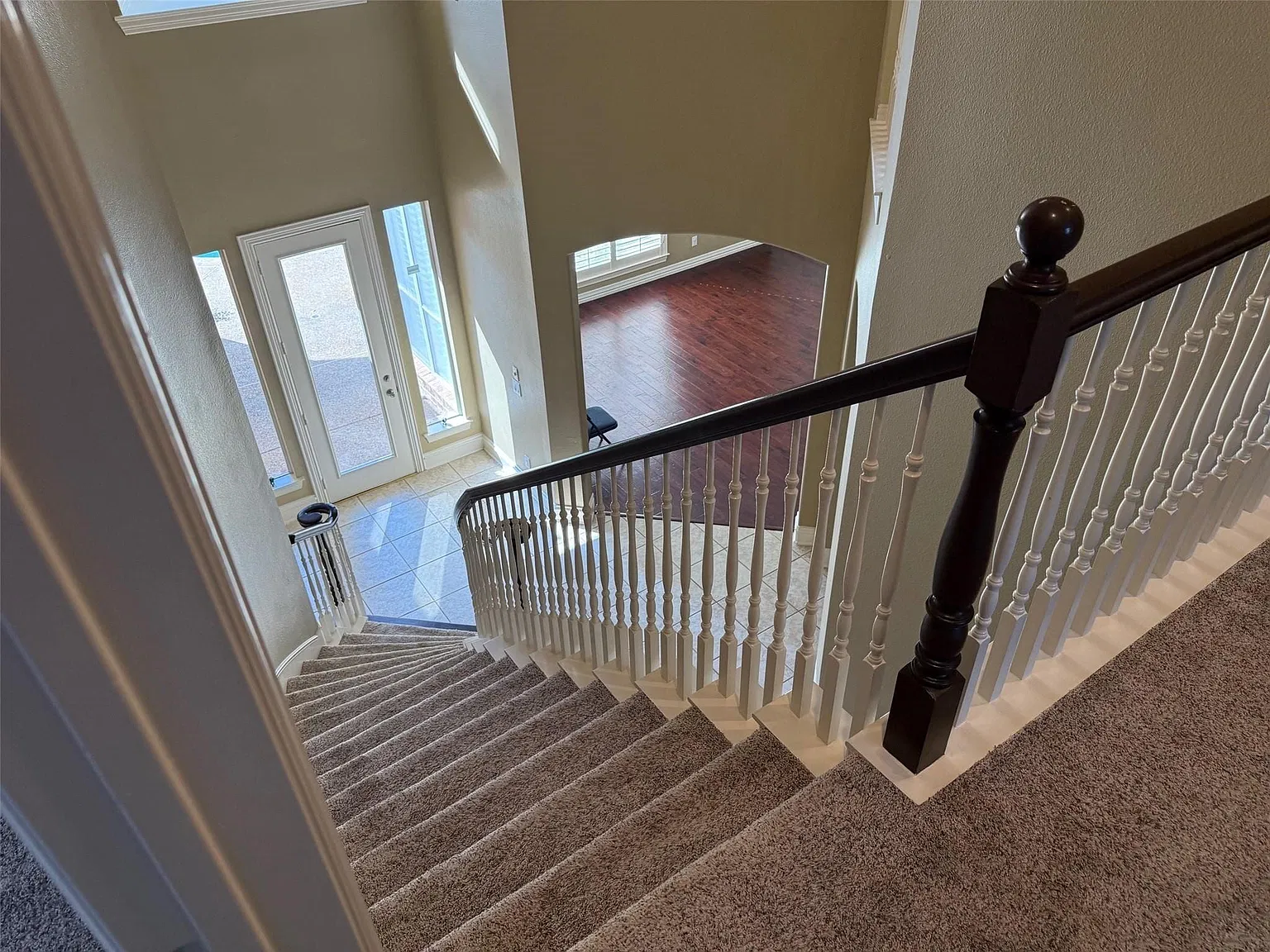 5 bed, 4.5 bath, 3667 sqft, $3,800 — Photo 3