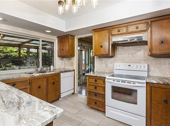 3rd image of 3604 Brownwood Dr