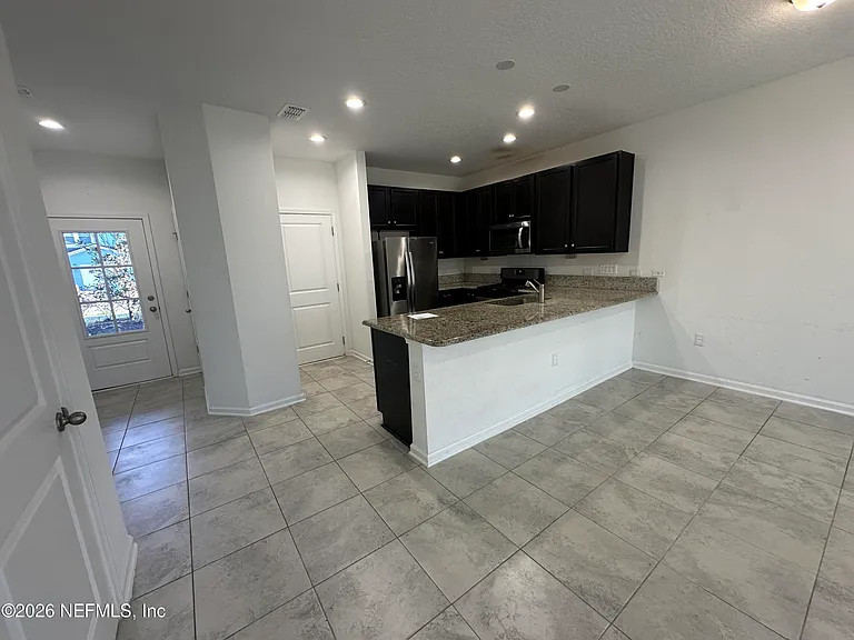 136 Pinebury Ln — Photo 6