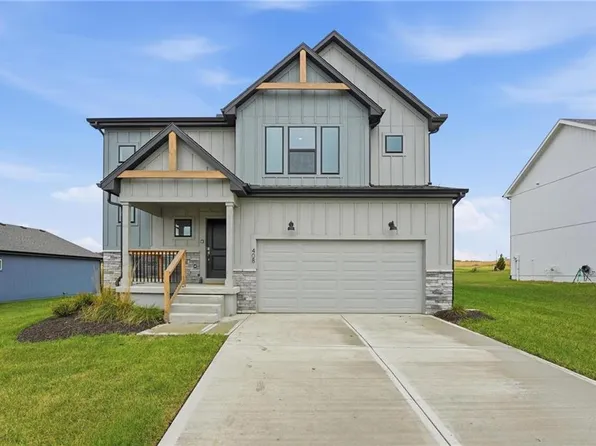 408 Woodview Dr, Raymore, MO 64083