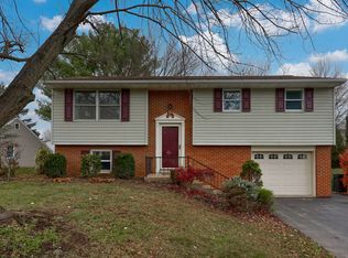 937 Indian Springs Dr, Lancaster, PA 17601