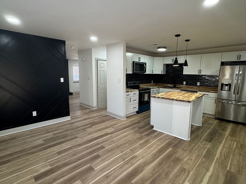 1st image of 163 Windsor Castle Dr APT D
