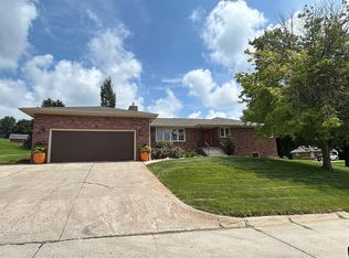 800 Valley View Dr, Wisner, NE 68791