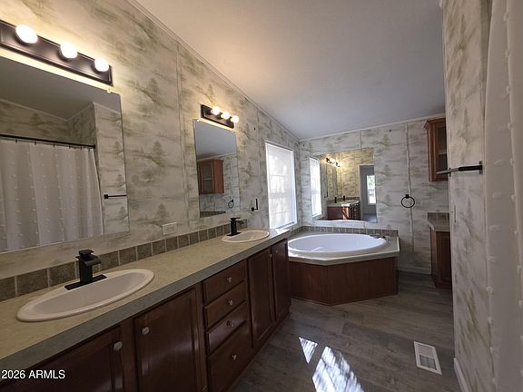 4th image of 1002 W SADDLE Lane