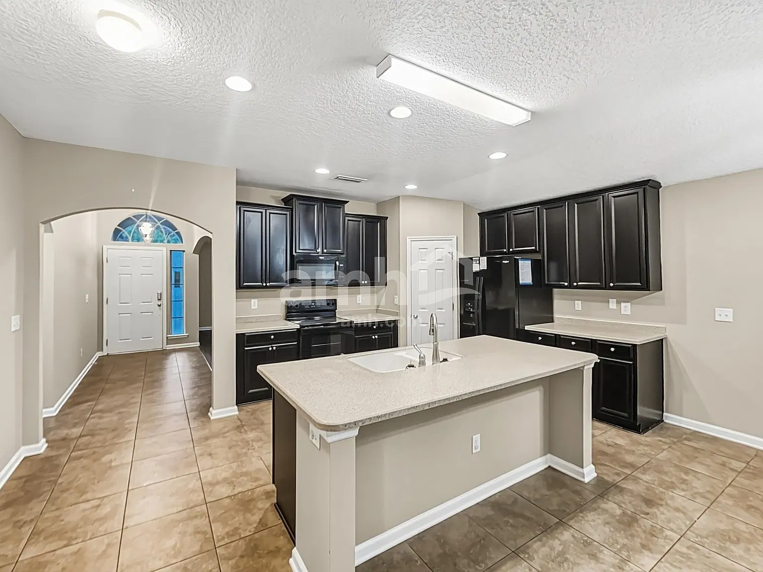 3 bed, 2.0 bath, 1924 sqft, $2,455 — Photo 4