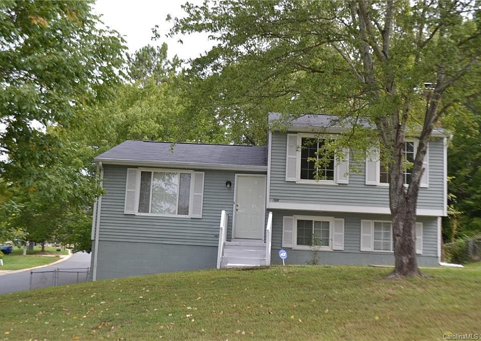 1st image of 7801 Cloughy Cir