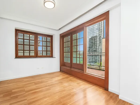 321 East 48th Street image 6 of 8