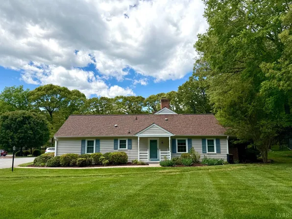 411 Clays Crossing Dr, Forest, VA 24551