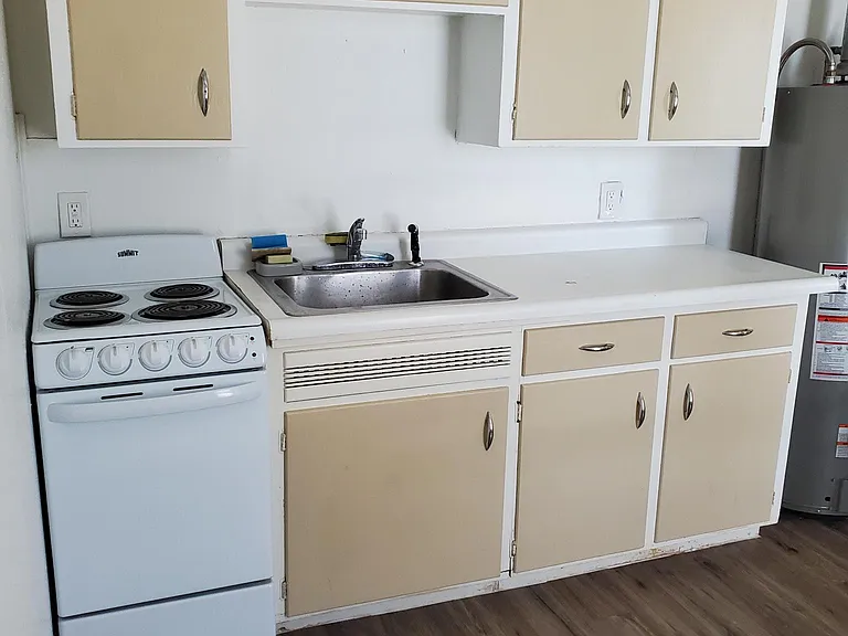 4-150 Sweetwater St #4 — Photo 9