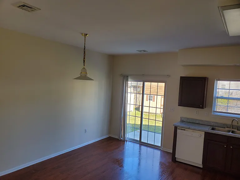 1841-1847 Auburn St #1841 — Photo 3