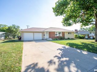 5104 N Sunnybrook Dr, Peoria, IL 61614