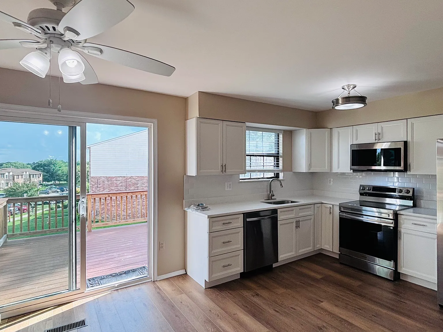 3 bed, 2.5 bath, 1440 sqft, $2,600 — Photo 4