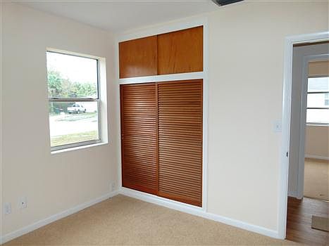 5th image of 402 SE 8th Dr