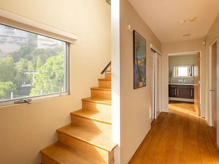 2158 Sunset Plaza Dr — Photo 12