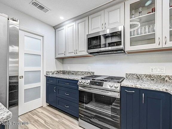 3rd image of 330 Lofts Dr