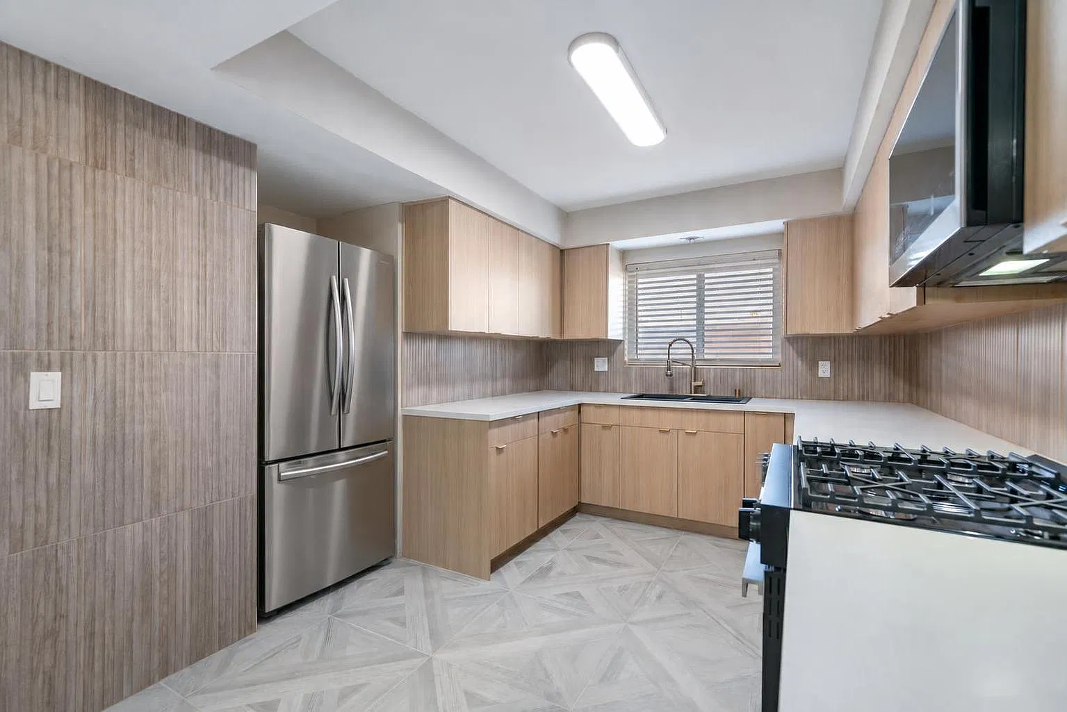 2 bed, 864 sqft, $1,995 — Photo 1