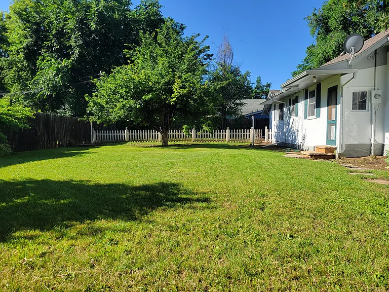 629 W Oak St — Photo 11
