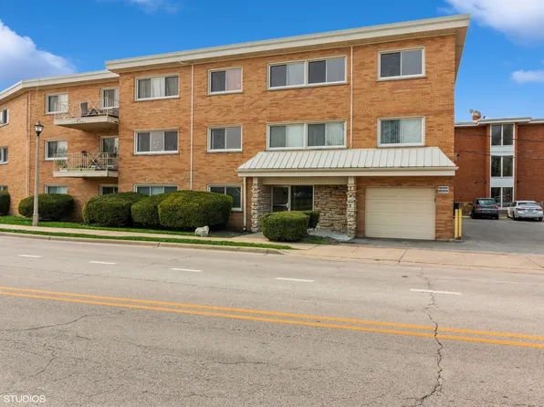 5001 Madison St APT 2C, Skokie, IL 60077