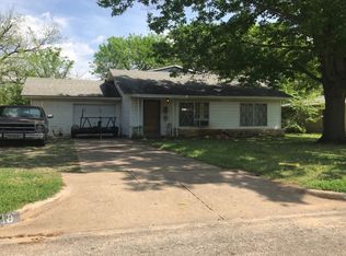 918 Hallum St, River Oaks, TX 76114